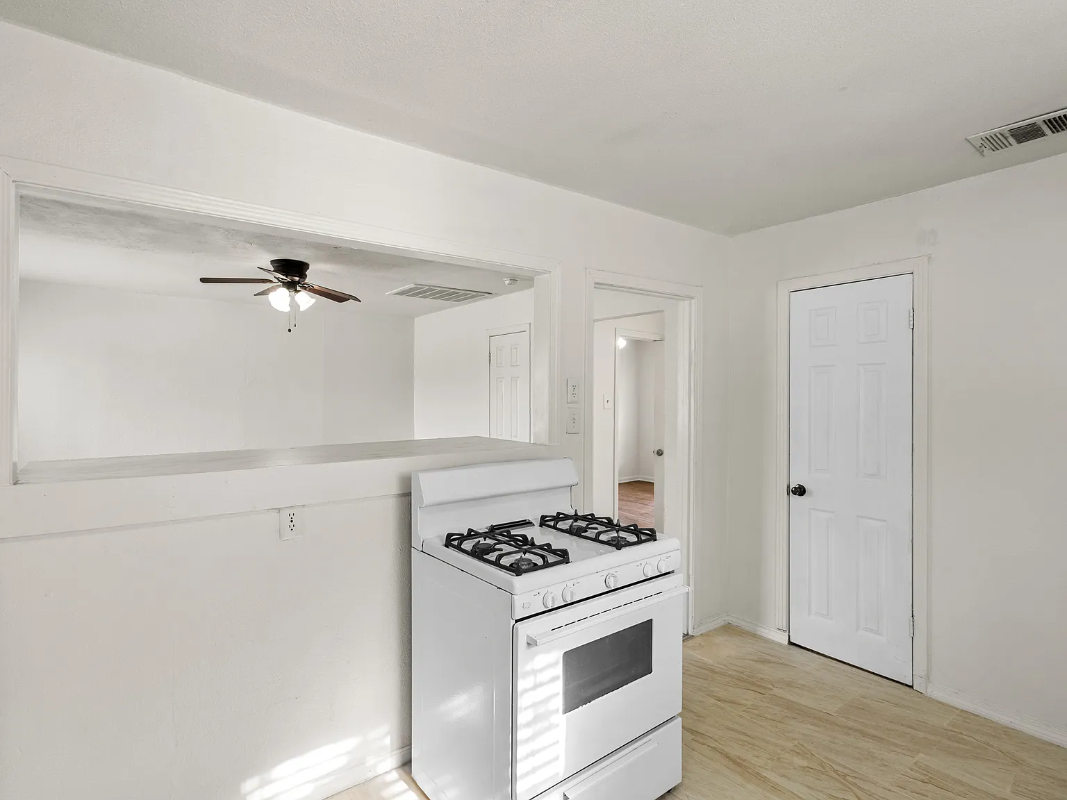 2 bed, $1,000 — Photo 4