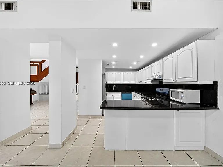 929 W Beacon Ave — Photo 8