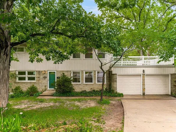 6807 N Walnut St, Gladstone, MO 64118