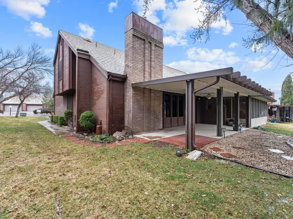 42 N White Barn Dr, Pleasant View, UT 84414