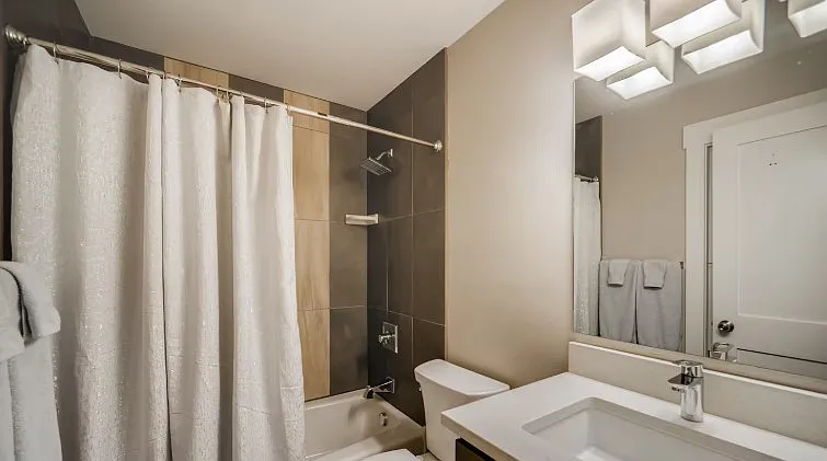 2 bed, 621 sqft, $2,500 — Photo 2