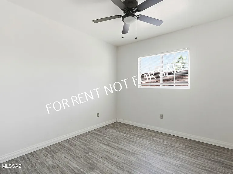 5626 E 4th St — Photo 21