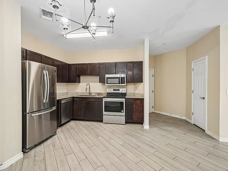 La Marquesa Apartments — Photo 73