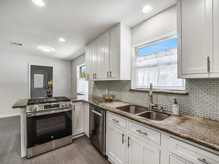 6215 Queensloch Dr — Photo 14