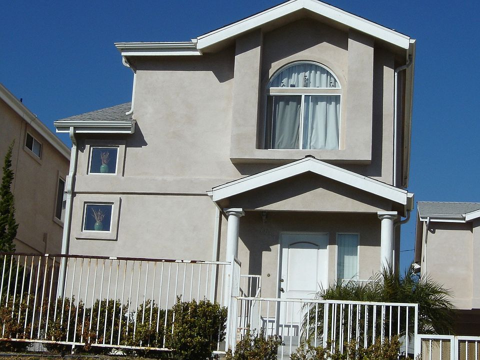 1st image of 3047 W 104th St