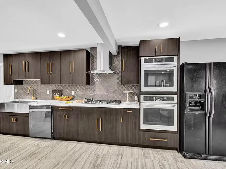 9100 Parkland Dr — Photo 15