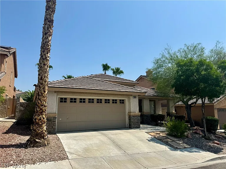 10224 Desert Wind Dr — Photo 2