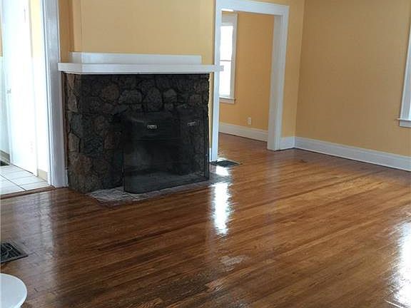 3rd image of 256 Genesee Park Dr