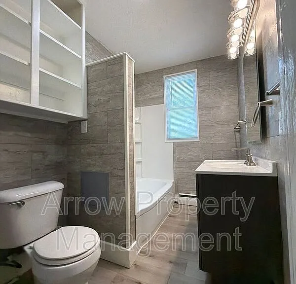 4602 Saint Paul Ave #3 — Photo 8