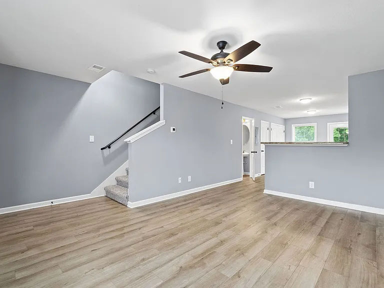 288 Smithson Ln — Photo 6