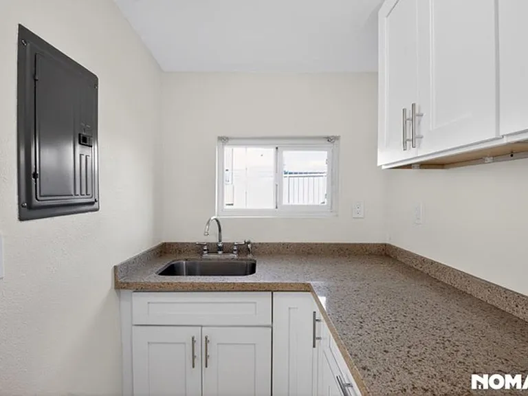 2515 E Madison St #2517 — Photo 8