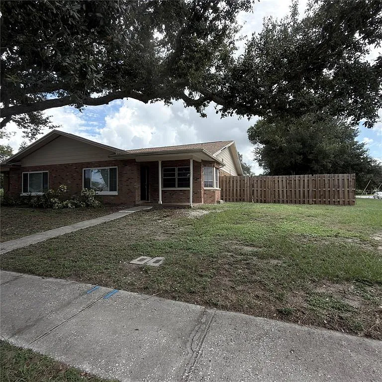 3 bed, 2.0 bath, 1416 sqft, $2,400 — Photo 1