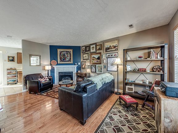 4th image of 6036 Warrenpark Ln