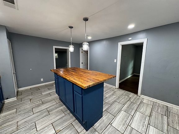 2nd image of 1552 Hamilton St