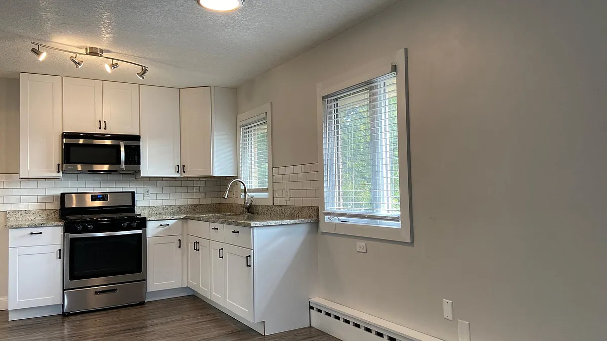 Building Photo - 689 Lowry Ave NE #1A