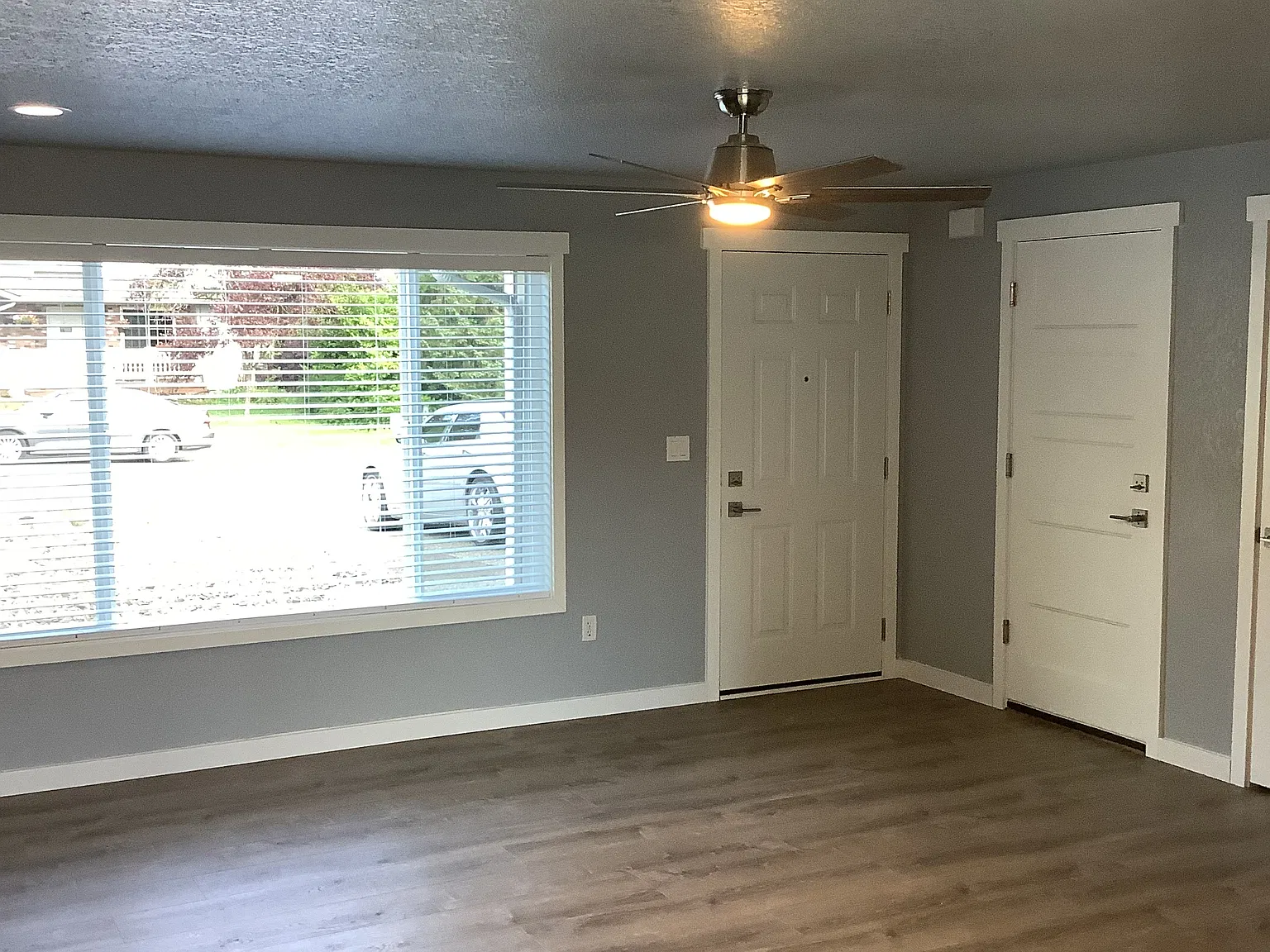 2 bed, 900 sqft, $3,000 — Photo 4