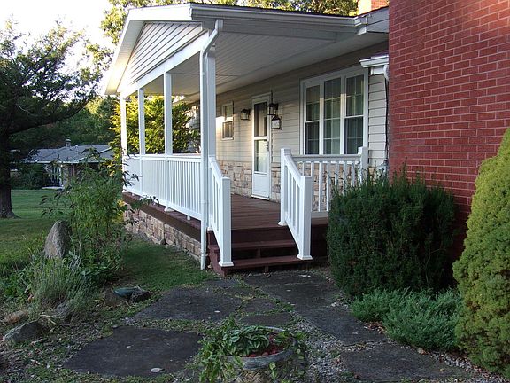 3rd image of 11612 Kemp Dr NW