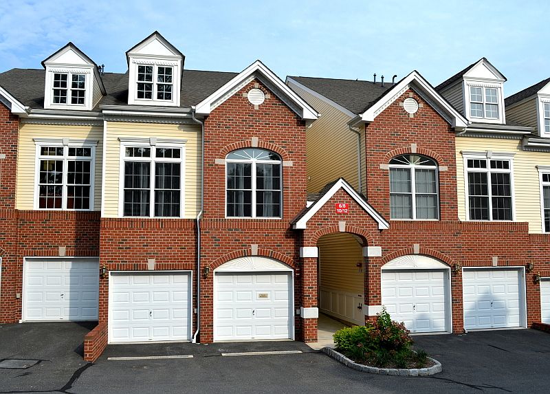 1st image of 8 Goffle Brook Ct