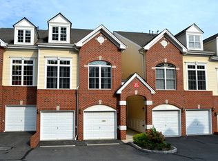 8 Goffle Brook Ct, Hawthorne, NJ 07506