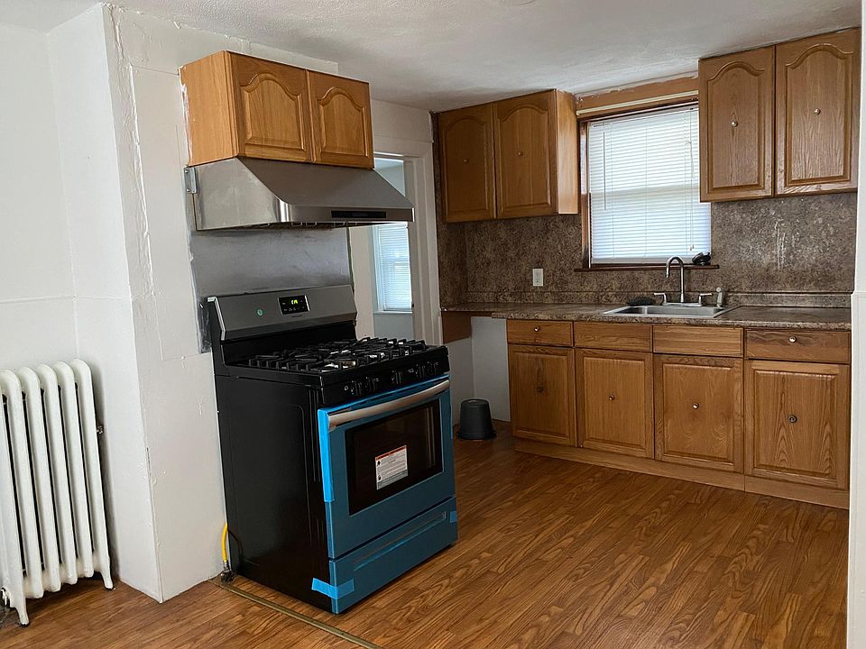 1st image of 411 Newport Ave #1