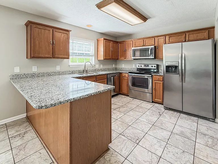 1910 Lawndale Dr — Photo 8