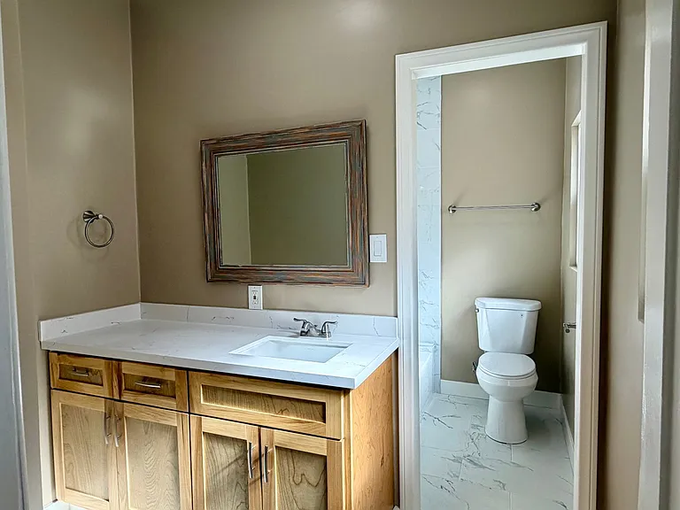 324 W Opp St #6 — Photo 7