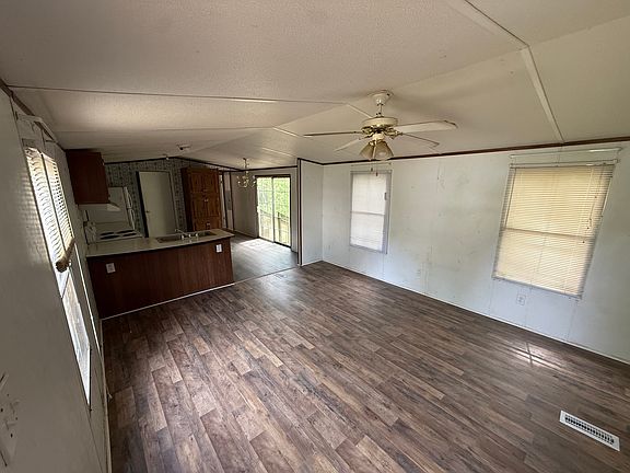 3rd image of 124 Windy Ridge Ln