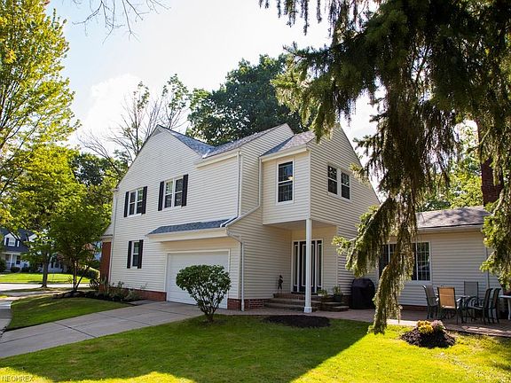 2nd image of 23414 Beachwood Blvd