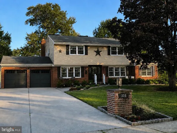 314 Plantation Dr, Cinnaminson, NJ 08077