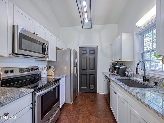4th image of 8208 Wiebelo Dr