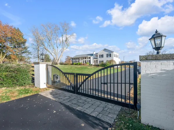810 Delong Rd, Lexington, KY 40515