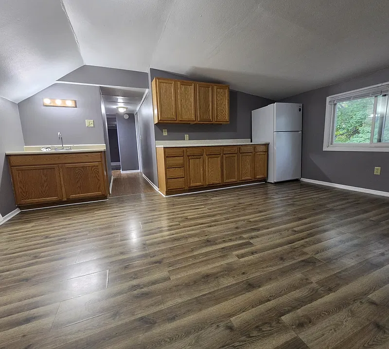 3 bed, 1.0 bath, $1,299 — Photo 2
