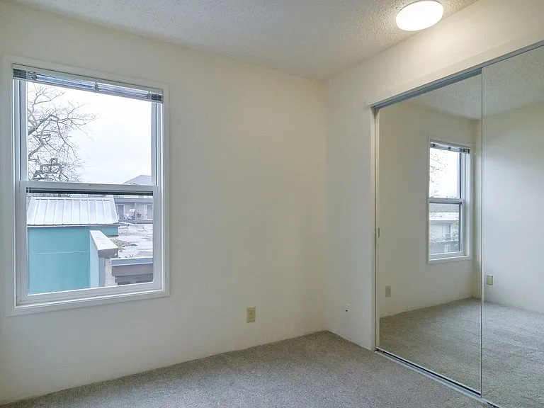 Hess Apartments — Photo 43
