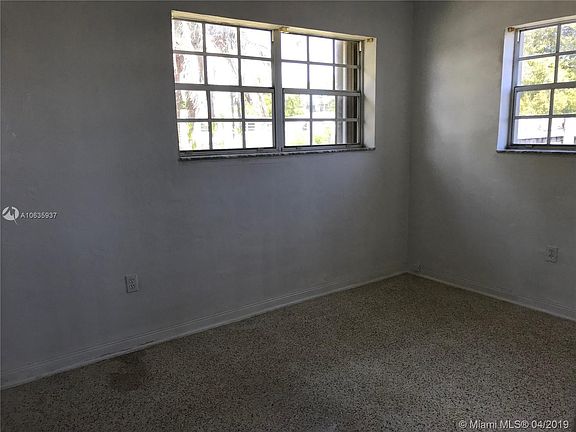 5th image of 9770 Jamaica Dr