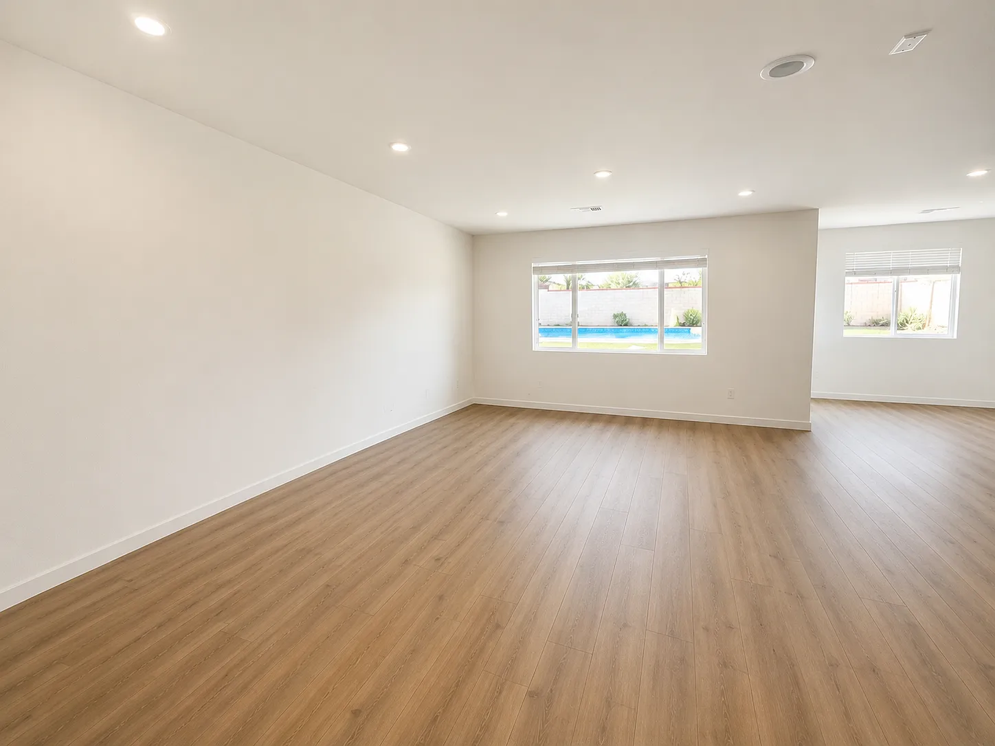 4 bed, 2.5 bath, 2400 sqft, $5,000 — Photo 4