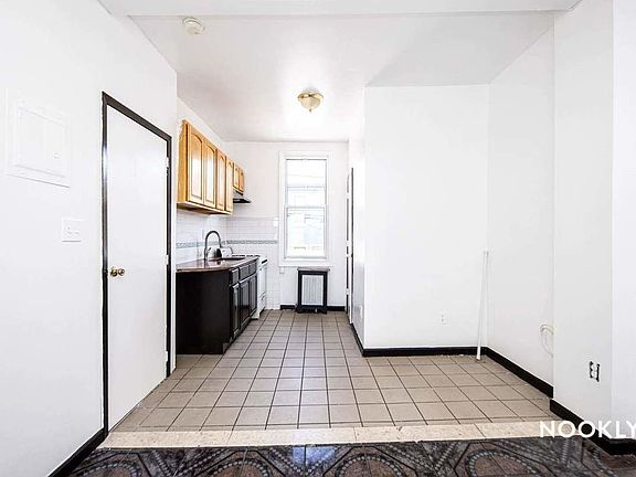 5th image of 382 Troutman St #2B