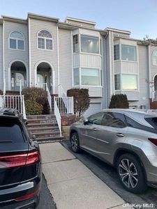 242-11B Oak Park Drive #B, Little Neck, NY, 11362