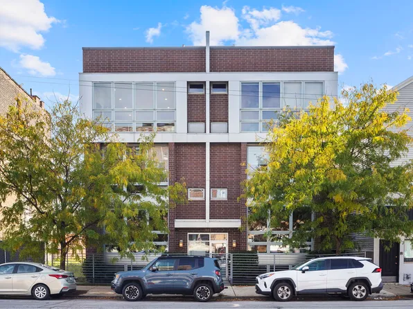 1327 W Grand Ave #3E, Chicago, IL 60642