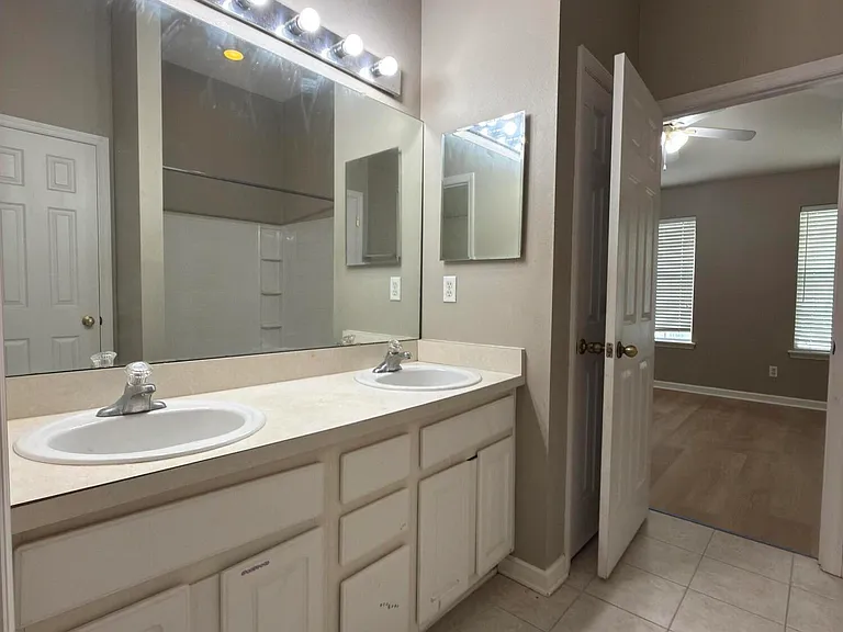 5841 Parkstone Crossing Dr — Photo 17