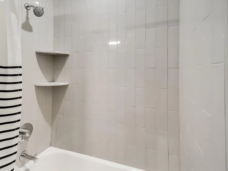 438 Selden St #203 — Photo 13
