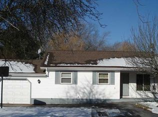 26 Schoolhouse Rd, Warren, RI 02885