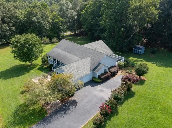 1500 Garland Ln, Young Harris, GA 30582