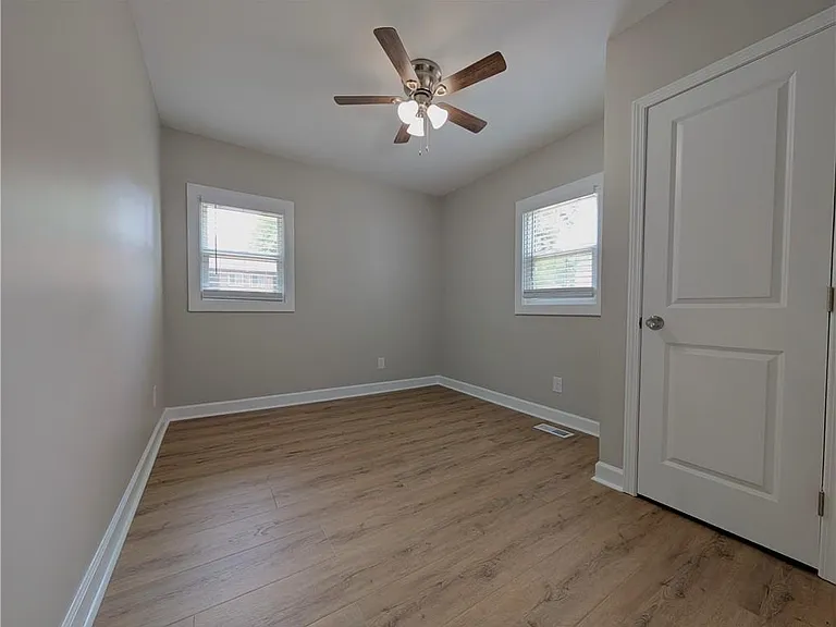 1377 Pine Ave — Photo 16