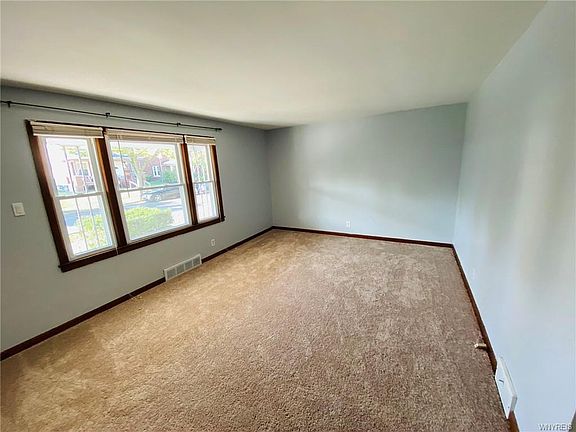 4th image of 2845 Macklem Ave