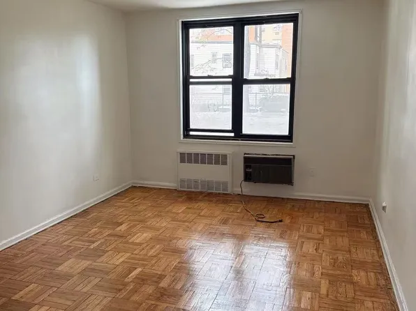 140-15 Holly Avenue image 3 of 3