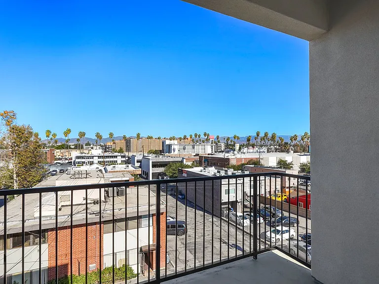 14541 Gilmore St Apartments — Photo 45