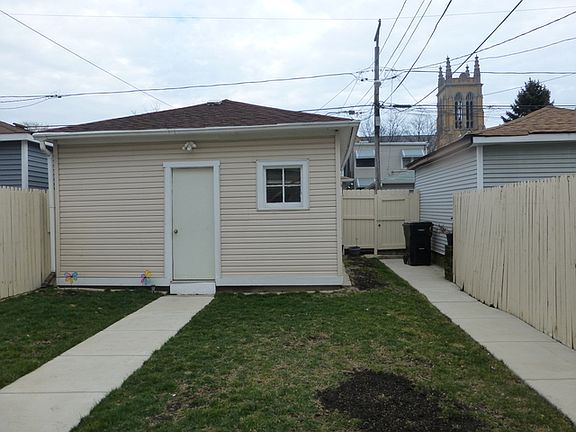 3rd image of 1913 N Keeler Ave