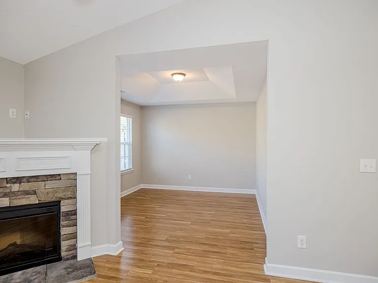 304 York Ln — Photo 17