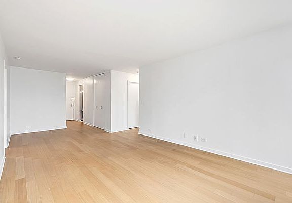 4th image of 124 W 60th St APT 37N