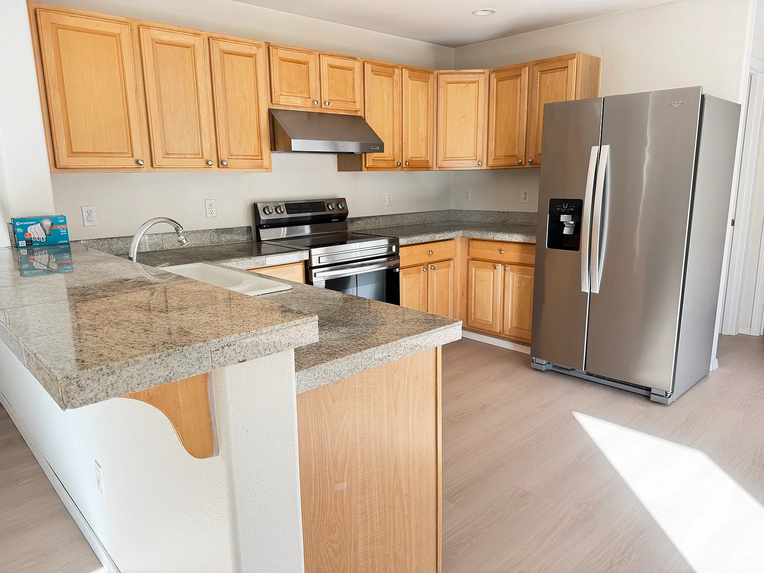 4 bed, 2.5 bath, 2080 sqft, $3,800 — Photo 3